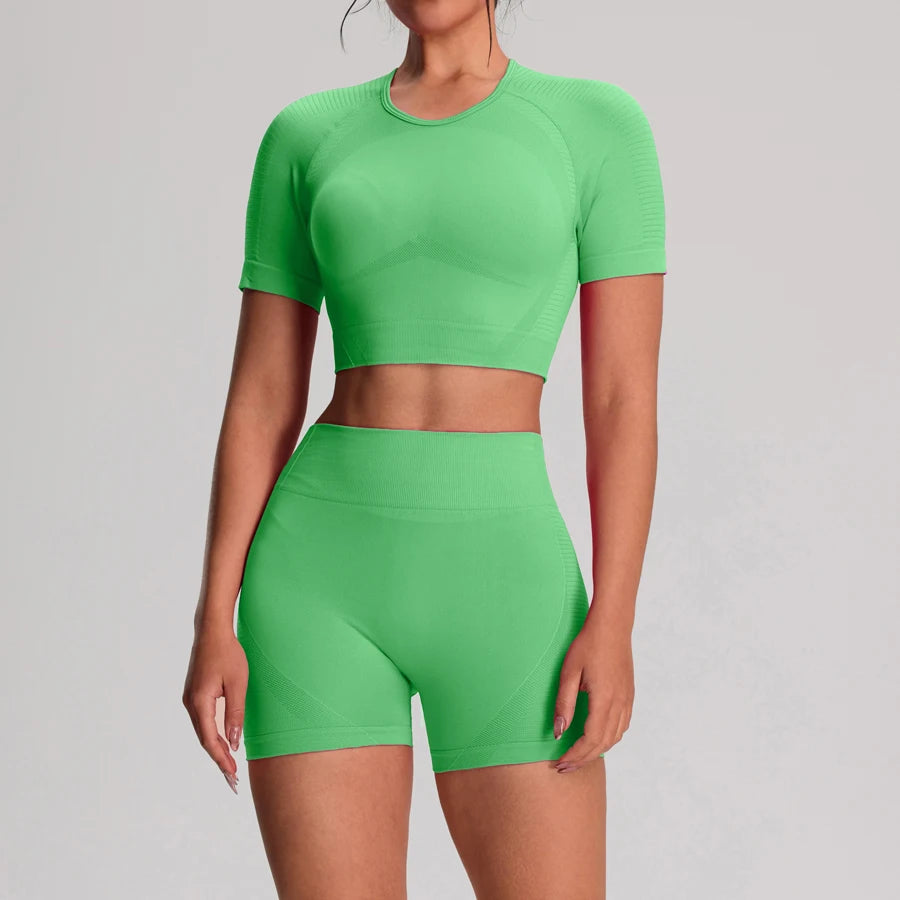 Completo 2 pezzi da palestra da donna con shorts
