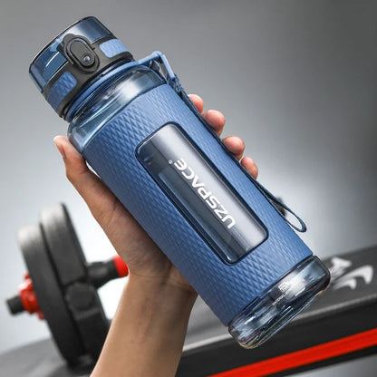 Bottiglie d'acqua sportive BPA gratuito portatile a prova di perdite a prova di caduta Bollitore da viaggio esterno di grande capacità Bottiglia d'acqua per bevande in plastica