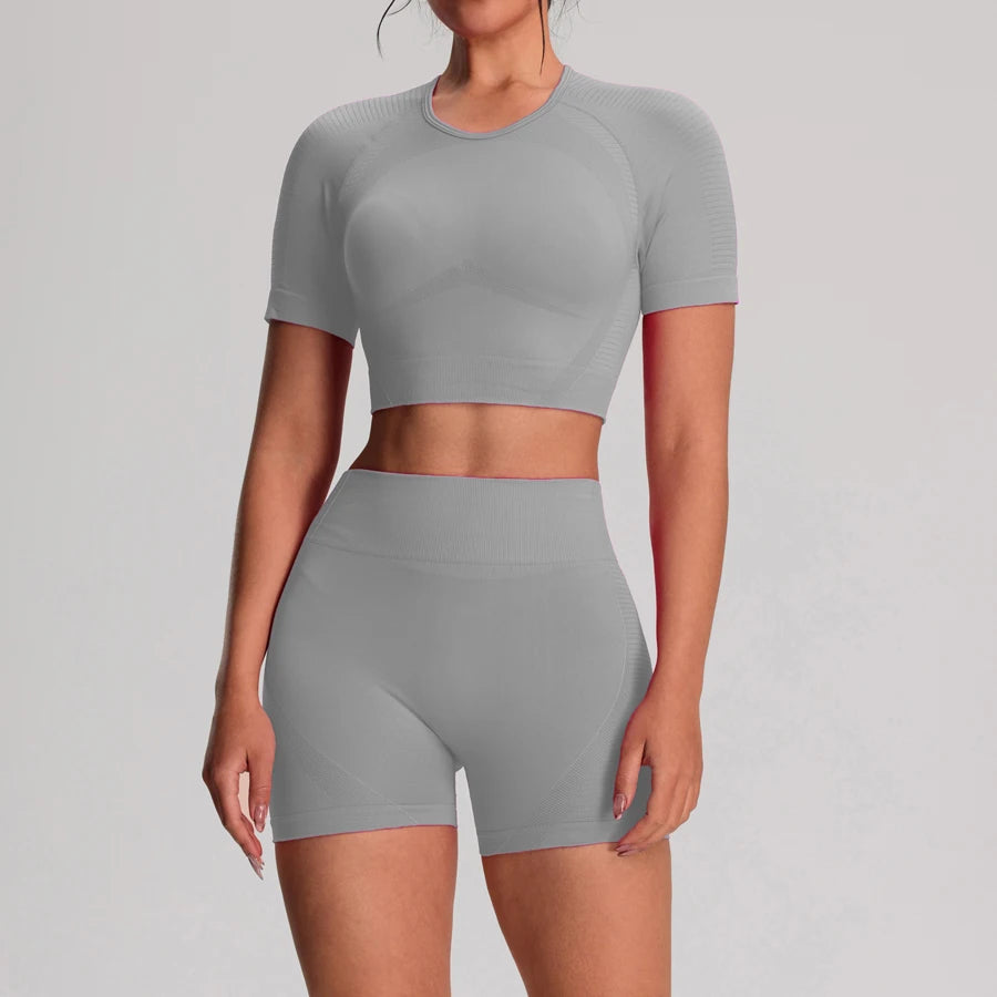 Completo 2 pezzi da palestra da donna con shorts